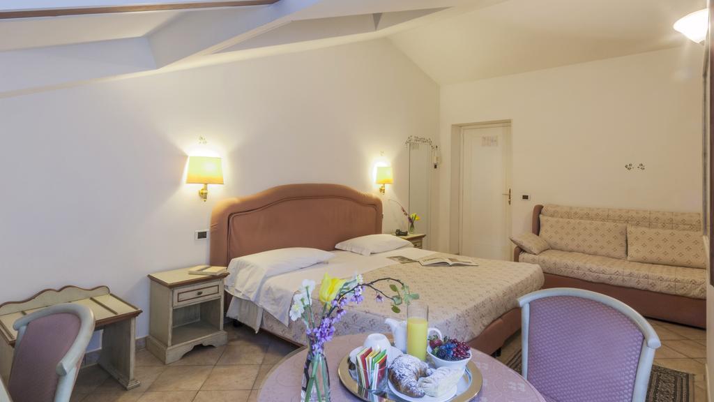Hotel Kursaal Passignano sul Trasimeno Kültér fotó