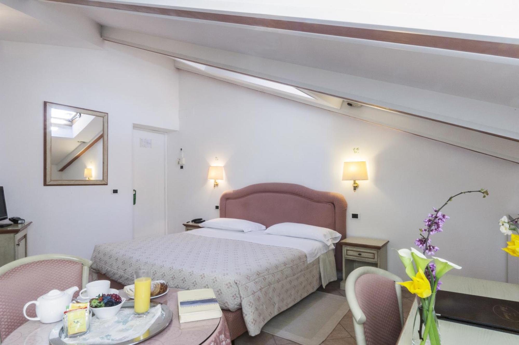 Hotel Kursaal Passignano sul Trasimeno Szoba fotó