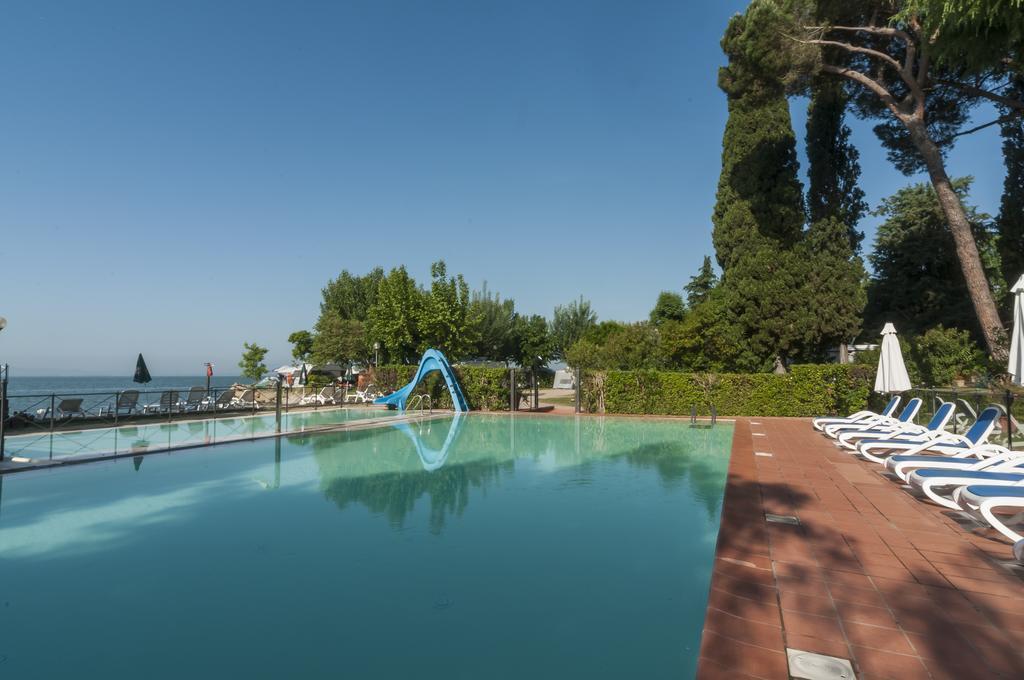 Hotel Kursaal Passignano sul Trasimeno Kültér fotó