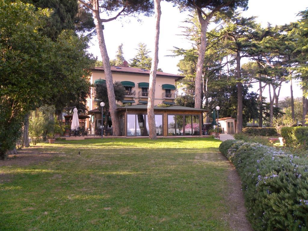 Hotel Kursaal Passignano sul Trasimeno Kültér fotó